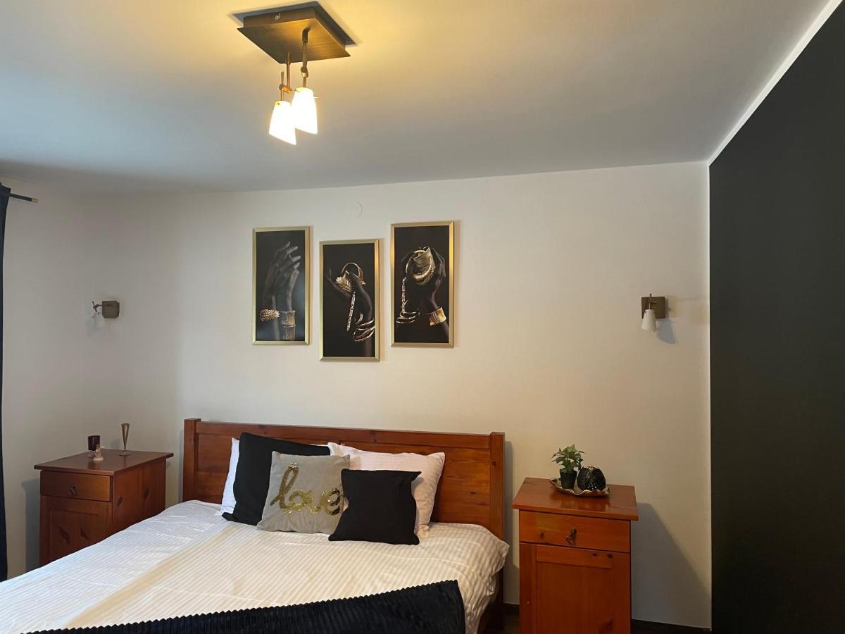 Apartamenty I Pokoje U Staszelow 포로닌 외부 사진